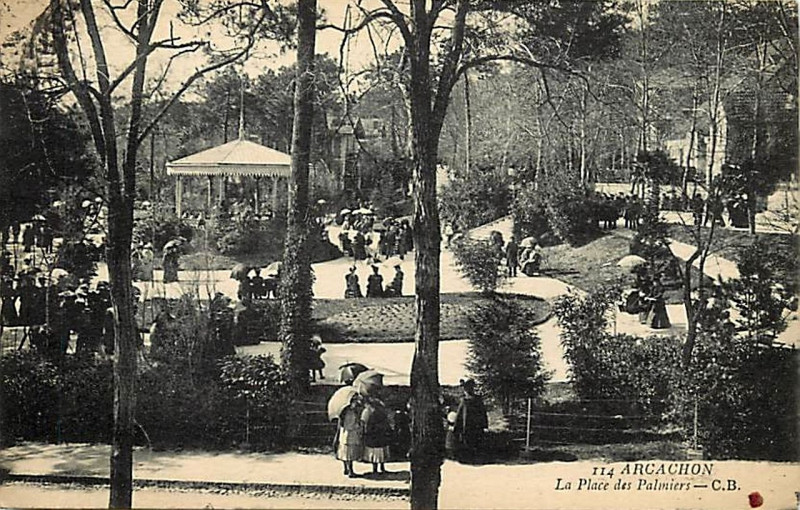 Carte postale ancienne Arcachon - Place des Palmiers 3