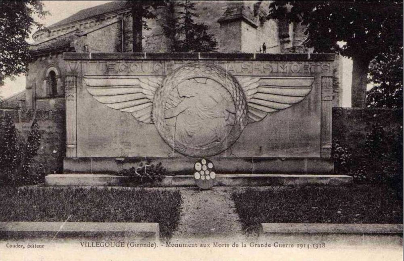 Carte postale ancienne Villegouge - Monument aux morts