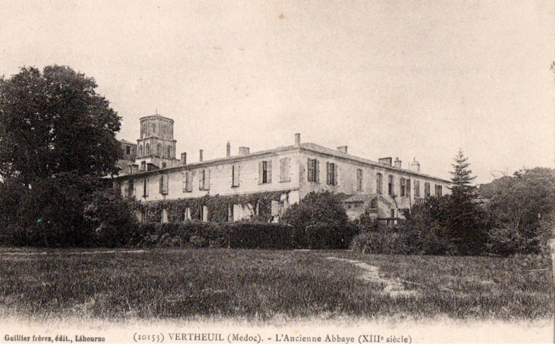 Carte postale ancienne Vertheuil - Abbaye 2