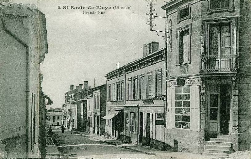 Carte postale ancienne Saint-Savin - Grande rue