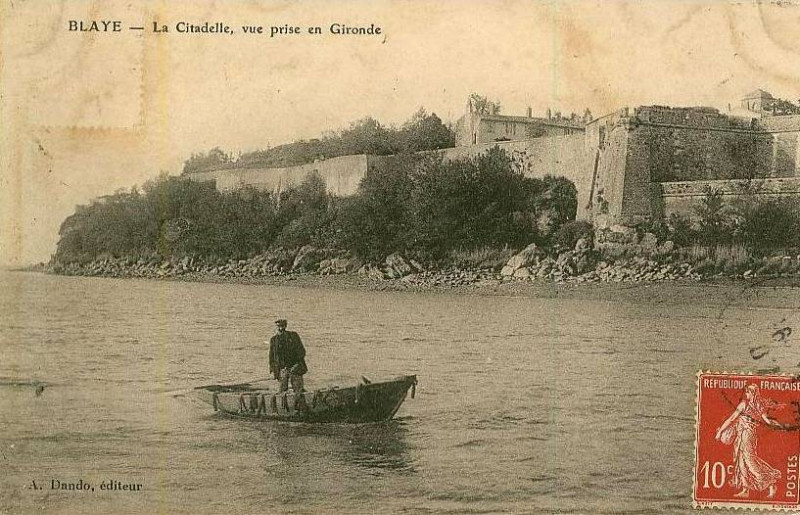 Carte postale ancienne Blaye - Citadelle - ramparts 1