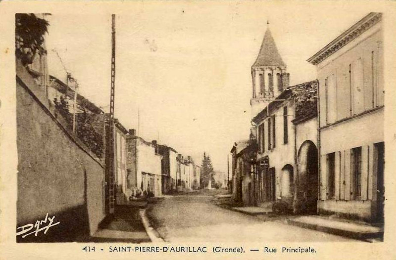 Carte postale ancienne Saint-Pierre-d'Aurillac - Rue principale