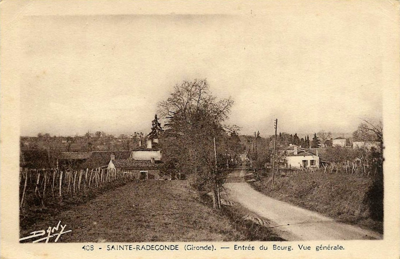 Carte postale ancienne Sainte-Radegonde - vue générale 1