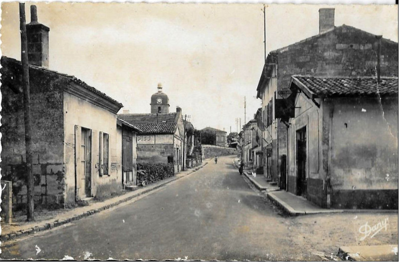 Carte postale ancienne Vayres rue principale 1