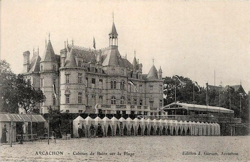 Carte postale ancienne Arcachon - Casino de la plage (côté plage)