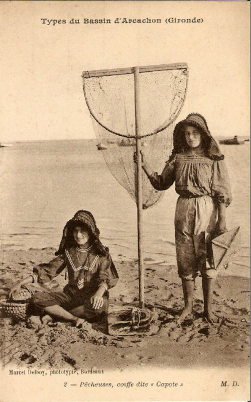 Carte postale ancienne Arcachon - peucheuses de crevettes 2