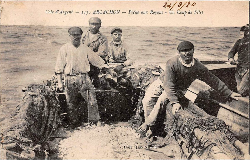 Carte postale ancienne Arcachon - pêcheurs 3