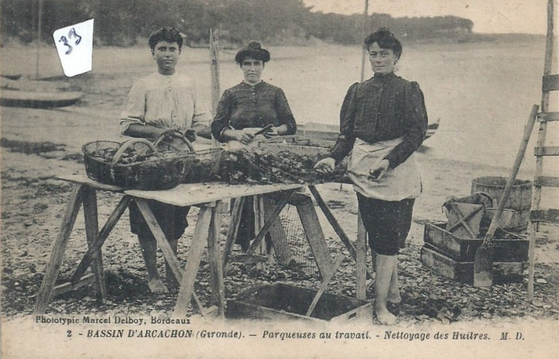 Carte postale ancienne Arcachon - travail de nettoyage 3