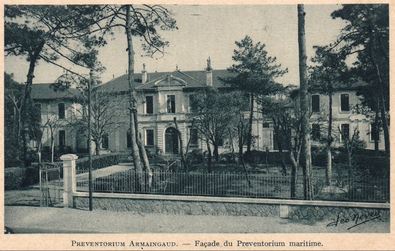 Carte postale ancienne Arcachon - Sanatorium Maritime 4