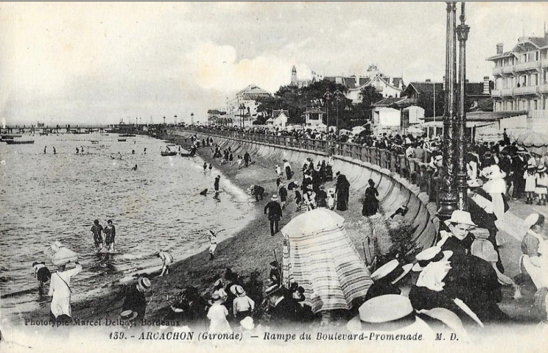 Carte postale ancienne Arcachon - la promenade 14b