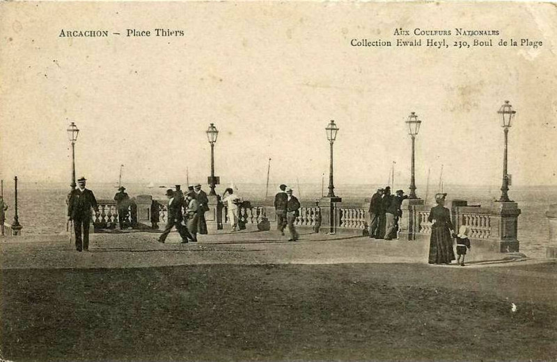 Carte postale ancienne Arcachon - place Thiers 5