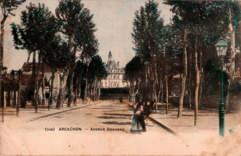 Carte postale ancienne Arcachon - avenue Deganne 1