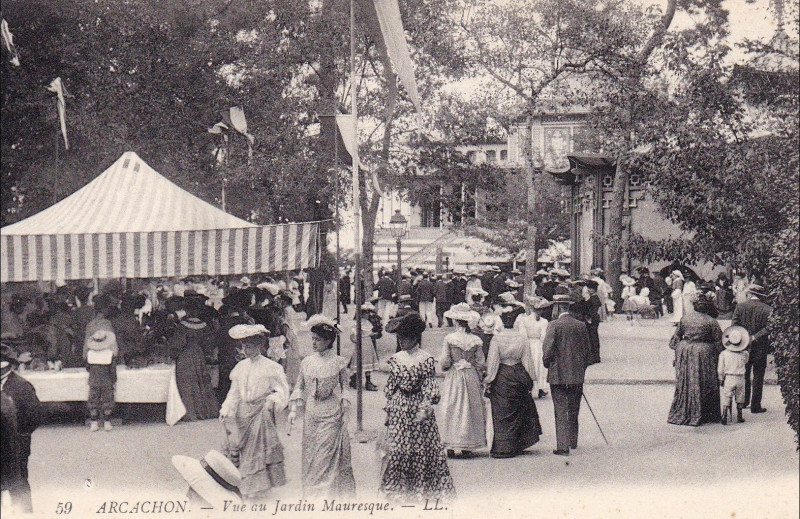 Carte postale ancienne Arcachon - Jardin Mauresque 1