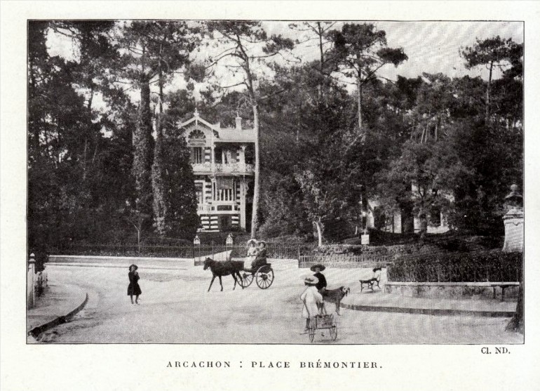 Carte postale ancienne Arcachon - Place Brémontier 3