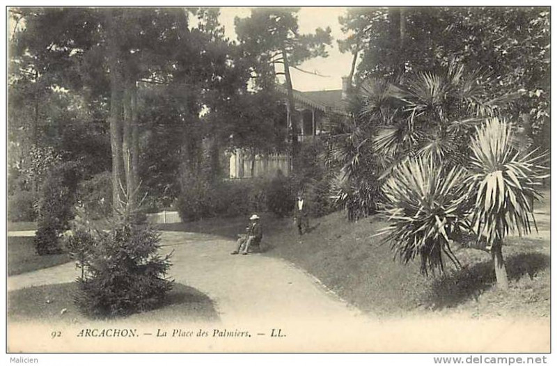 Carte postale ancienne Arcachon - Place des Palmiers 6