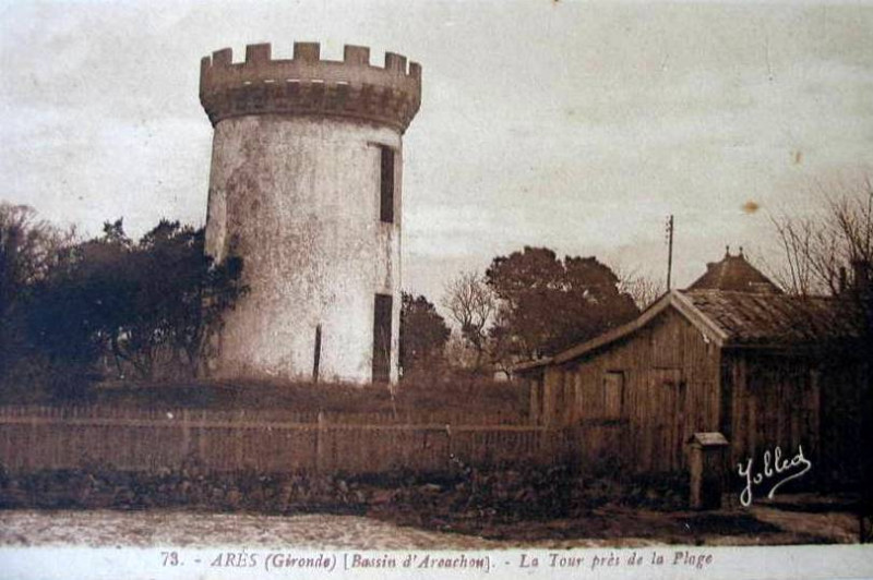Carte postale ancienne Arès - La tour du port 3