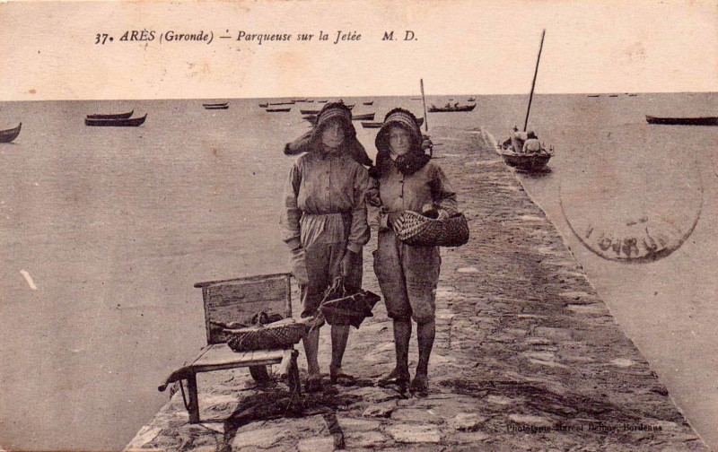 Carte postale ancienne Arès - Ostréiculteurs 2
