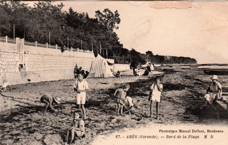 Carte postale ancienne Arès - plage 3