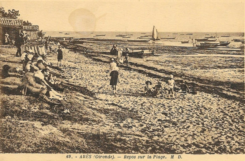 Carte postale ancienne Arès - plage 5