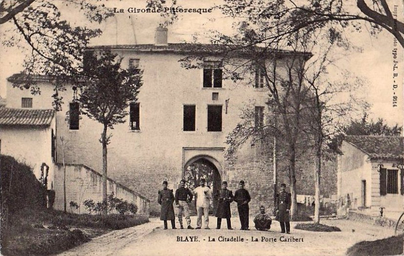 Carte postale ancienne Blaye - Citadelle - châteu de Caribert 2