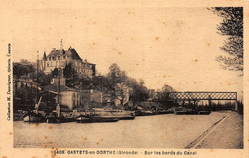 Carte postale ancienne Castets-en-Dorthe - Ecluses et le château 4