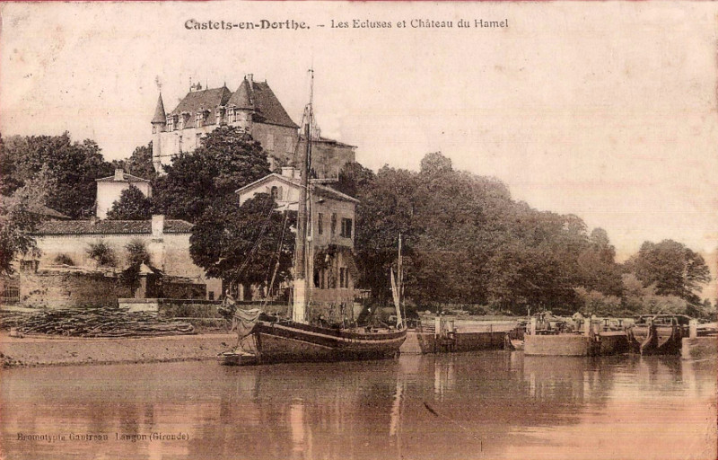 Carte postale ancienne Castets-en-Dorthe - Ecluses et le château 5