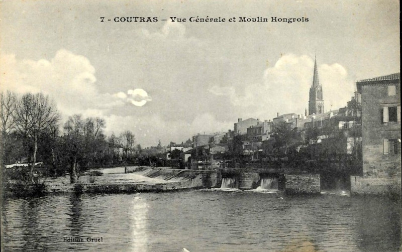 Carte postale ancienne Coutras - La Dronne au moulin hongrois 2