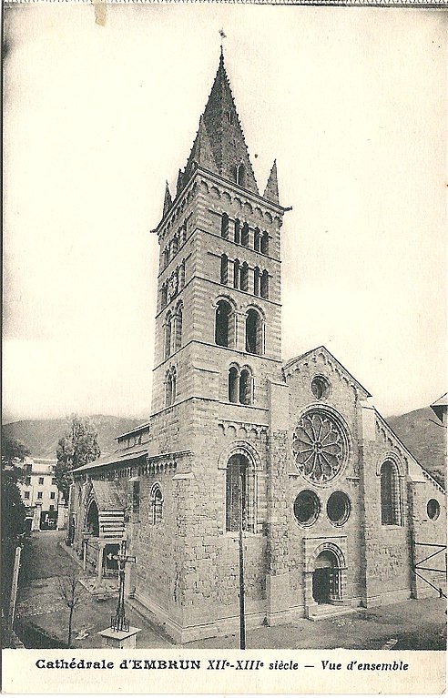 Carte postale ancienne Embrun-Fr-05-Cpa-cathédrale-04