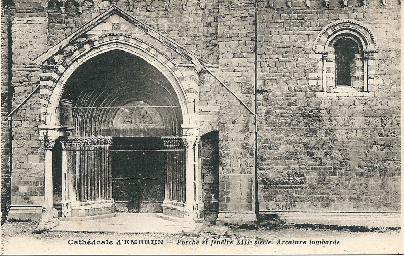 Carte postale ancienne Embrun-Fr-05-Cpa-cathédrale-05