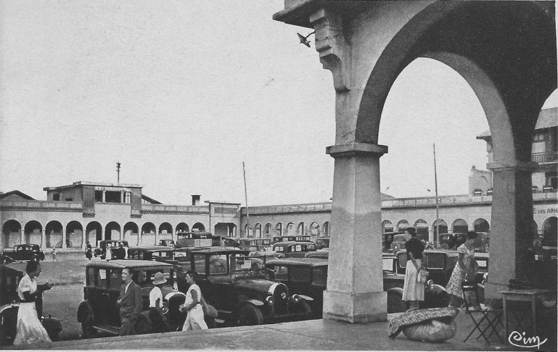 Carte postale ancienne Place des bains chauds, Capbreton à Capbreton