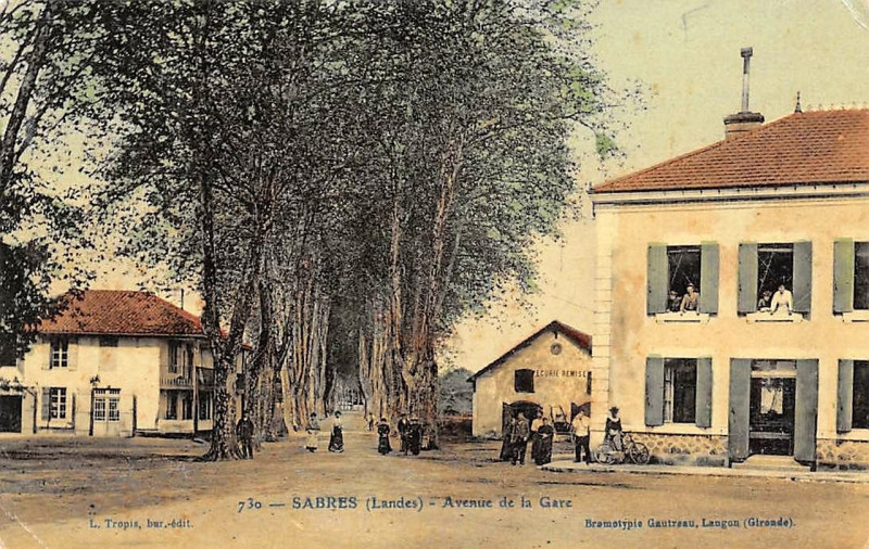 Carte postale ancienne Sabres - avenue de la Gare 1a