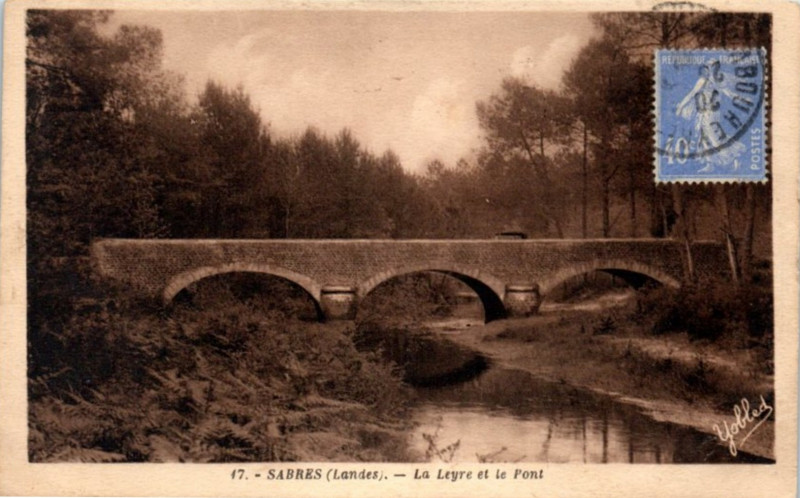 Carte postale ancienne Sabres - La Leyre et le pont