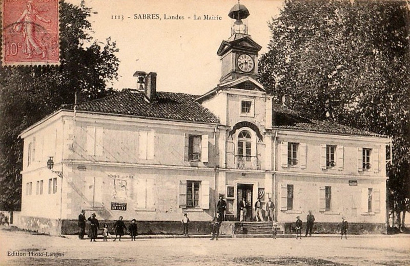 Carte postale ancienne Sabres - Mairie (ancienne) 1