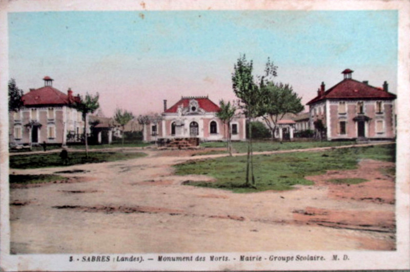Carte postale ancienne Sabres - Mairie 1
