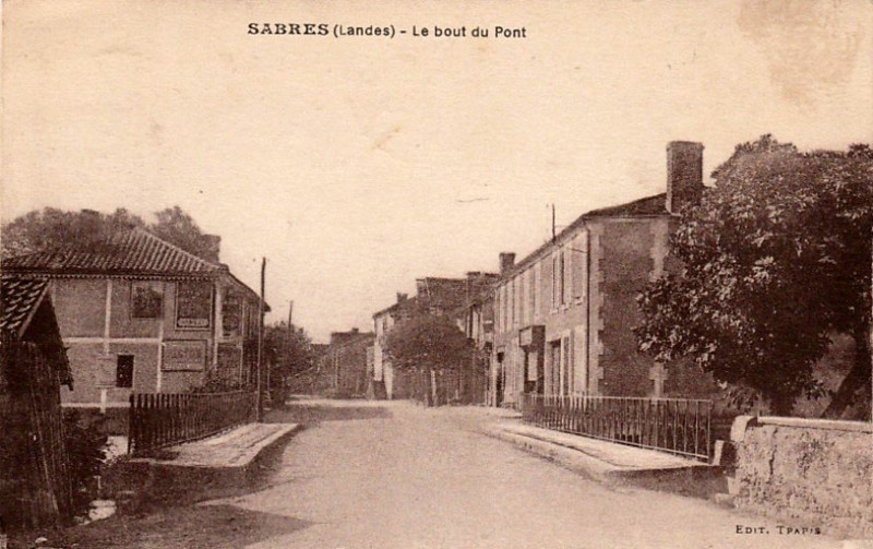 Carte postale ancienne Sabres - Pont