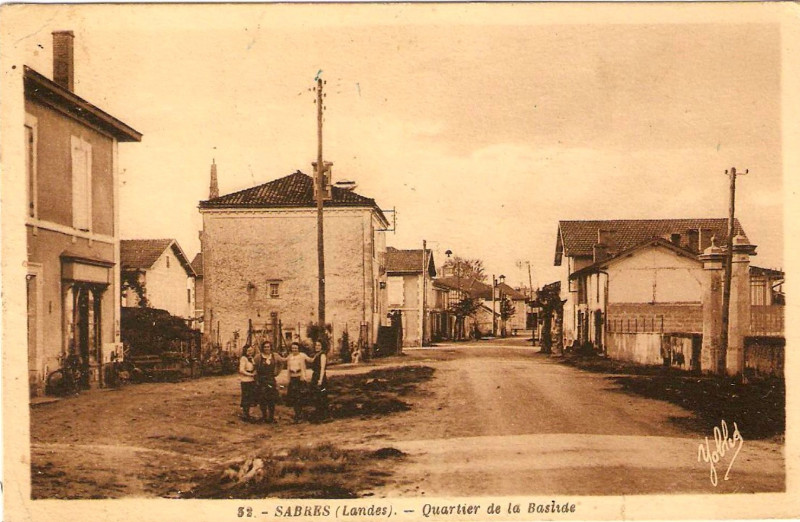 Carte postale ancienne Sabres - Quartier de la Bastide