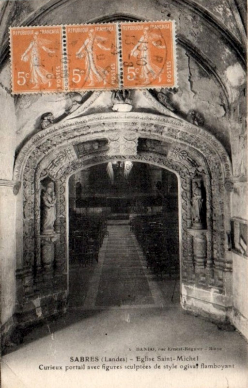 Carte postale ancienne Sabres - église - portail 1