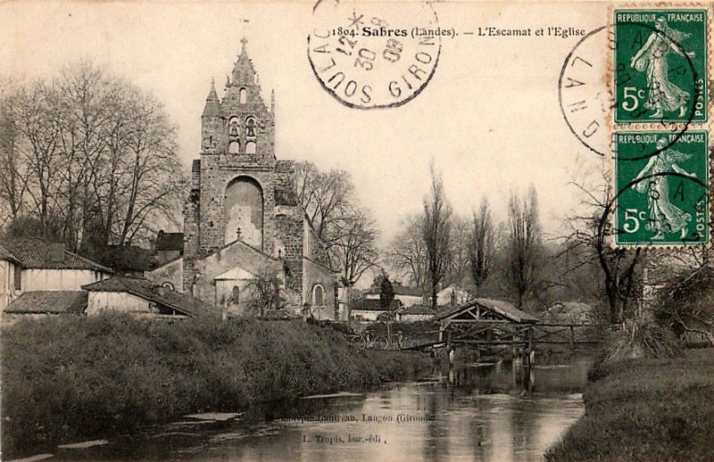 Carte postale ancienne Sabres - église et l'Escamat 2b