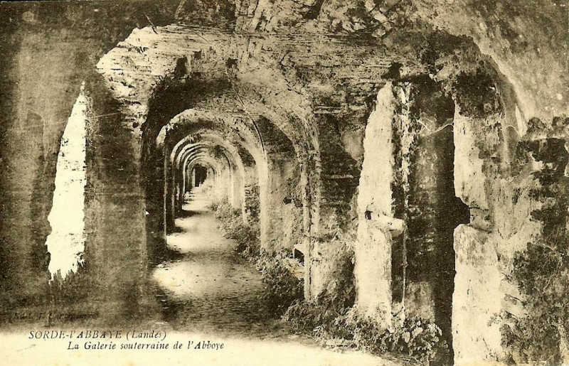 Carte postale ancienne Sorde-l'Abbaye - Galerie souterraine de l'Abbaye 3