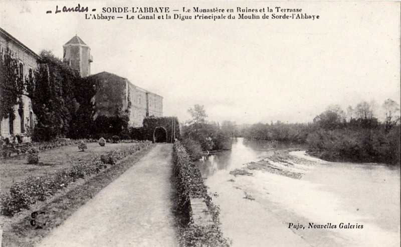 Carte postale ancienne Sorde-l'Abbaye - Terrasse du Monastère 3