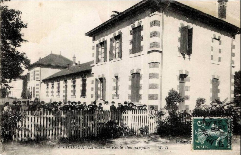 Carte postale ancienne Ychoux - Groupe scolaire 4