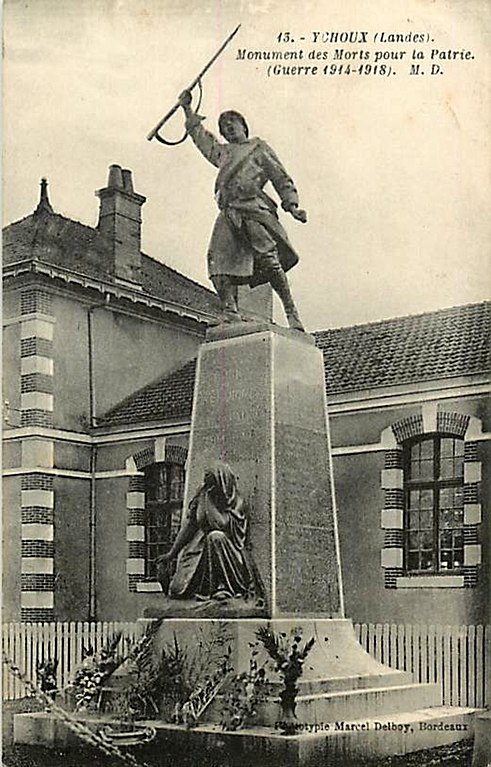 Carte postale ancienne Ychoux - Monument aux morts 1