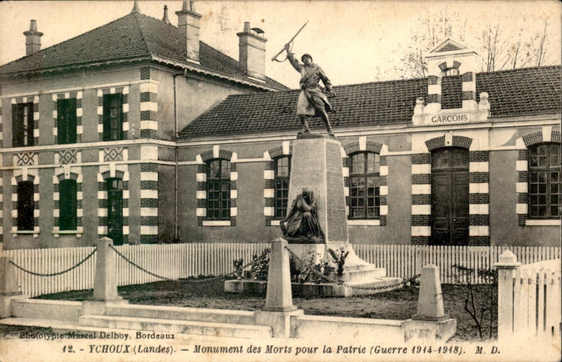 Carte postale ancienne Ychoux - Monument aux morts 3