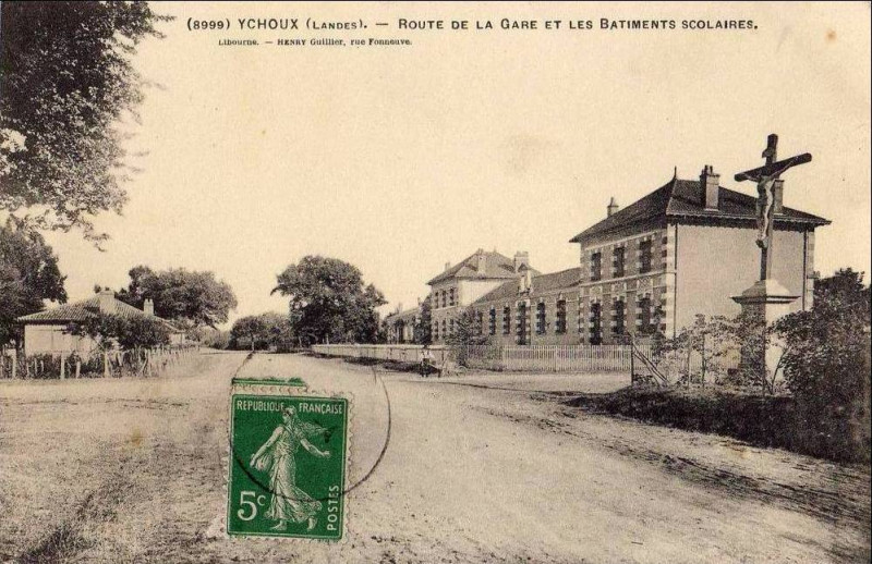 Carte postale ancienne Ychoux - route de la Gare 1