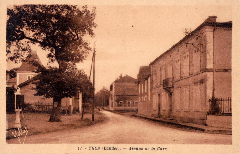 Carte postale ancienne Ygos - avenue de la Gare 2