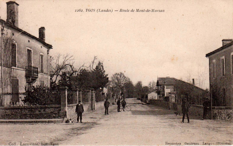 Carte postale ancienne Ygos - route de Mont de Marsan 2