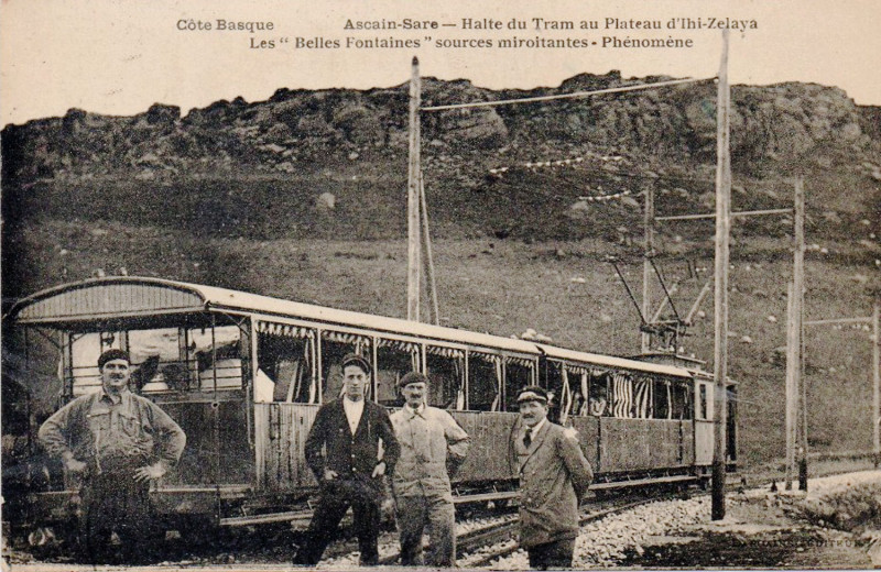 Carte postale ancienne Chemin de fer de la Rhune Halte du tram à Ihi-Zelaya