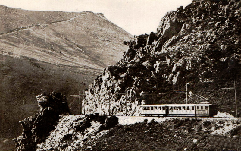 Carte postale ancienne Chemin de fer de la Rhune Le train