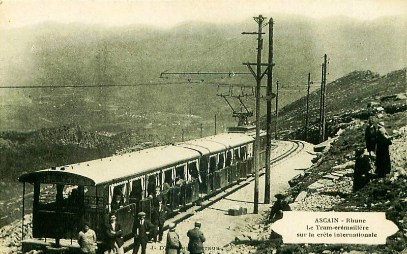 Carte postale ancienne Chemin de fer de la Rhune Train crémaillère