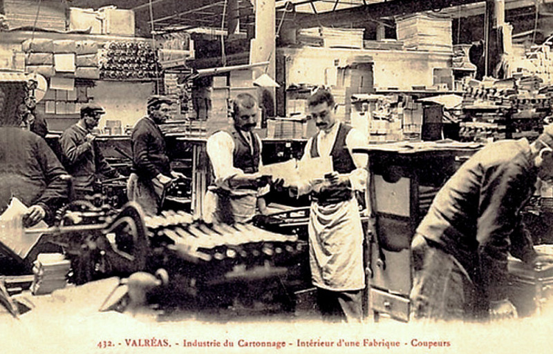 Carte postale ancienne Valréas Cartonnage